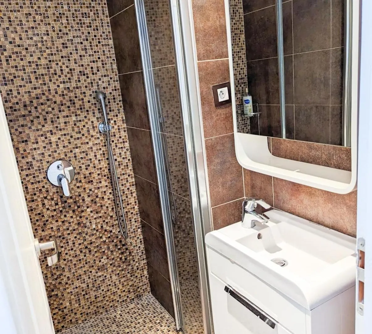 Apartment For 8 Guests In Nice City Center